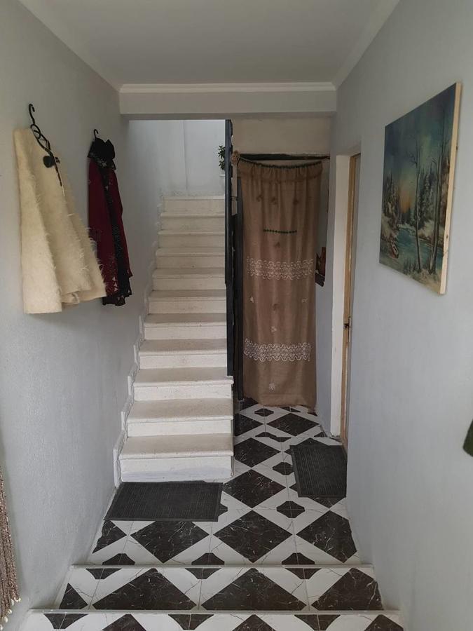 Upstairs Hotel 第比利斯 外观 照片