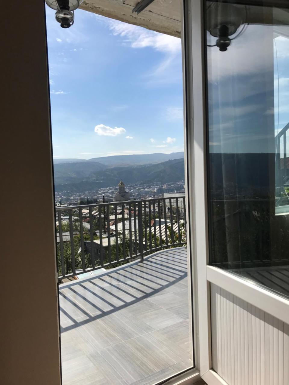 Upstairs Hotel 第比利斯 外观 照片