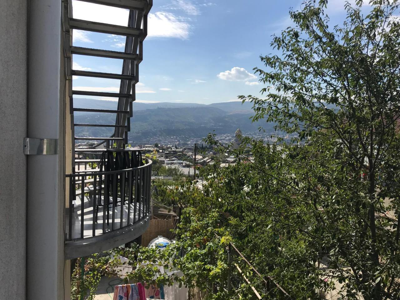 Upstairs Hotel 第比利斯 外观 照片