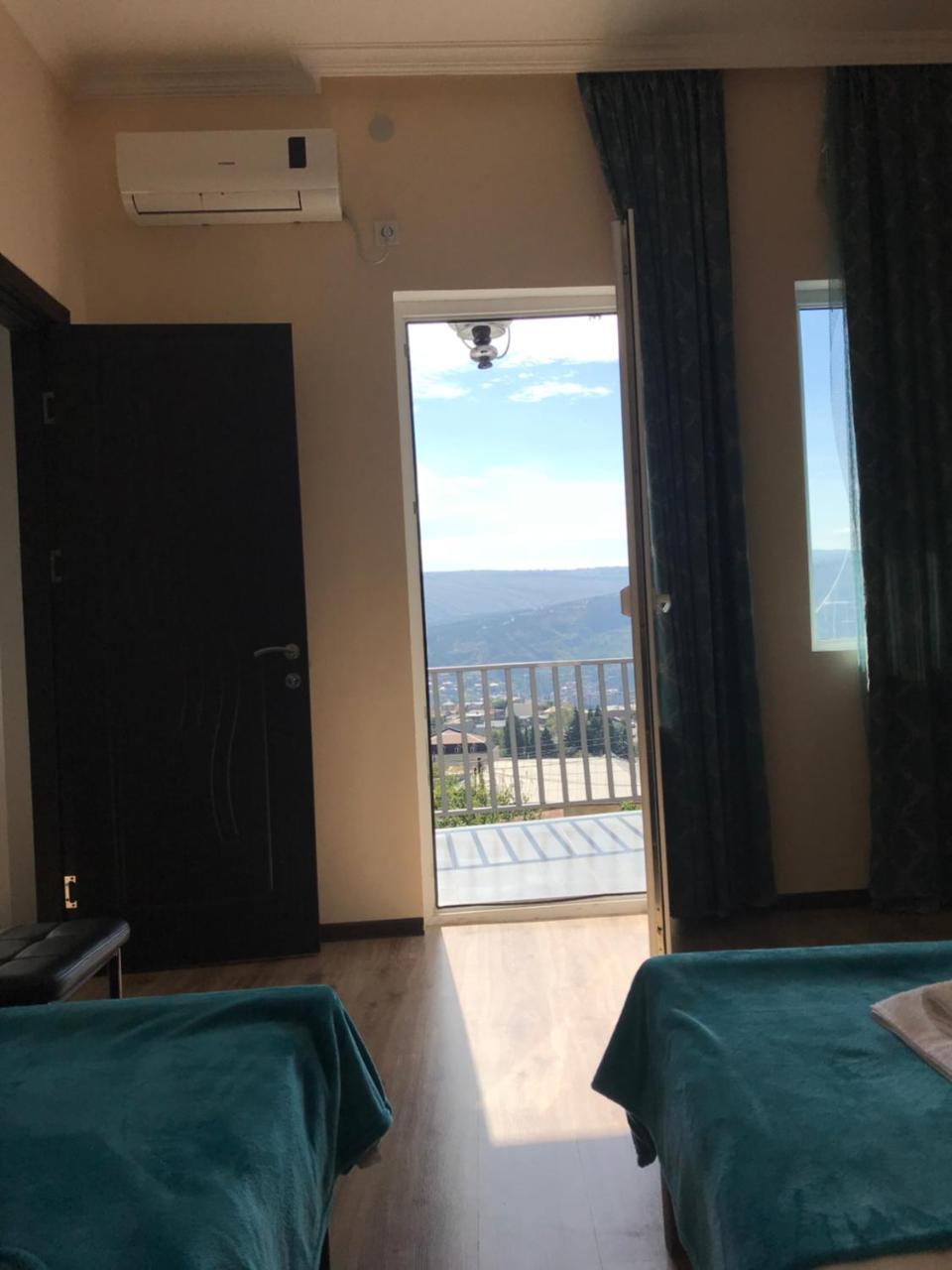 Upstairs Hotel 第比利斯 外观 照片