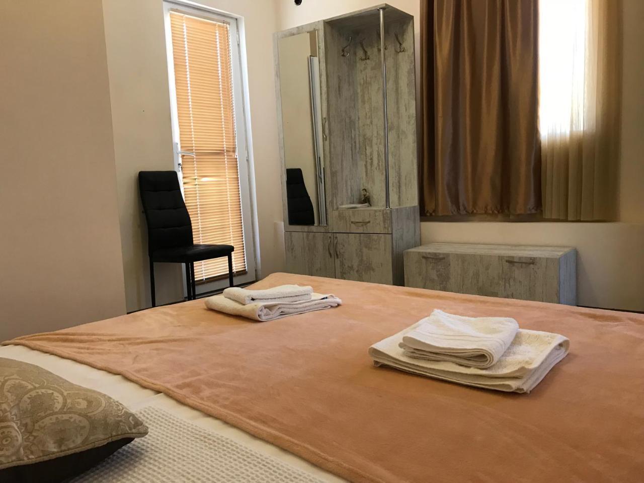 Upstairs Hotel 第比利斯 外观 照片