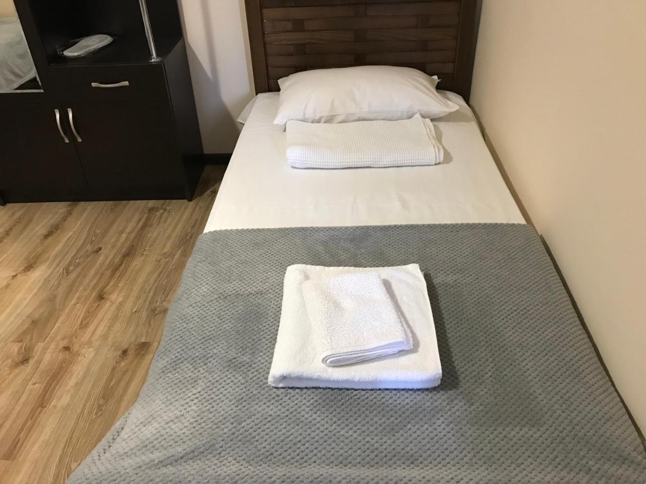 Upstairs Hotel 第比利斯 外观 照片